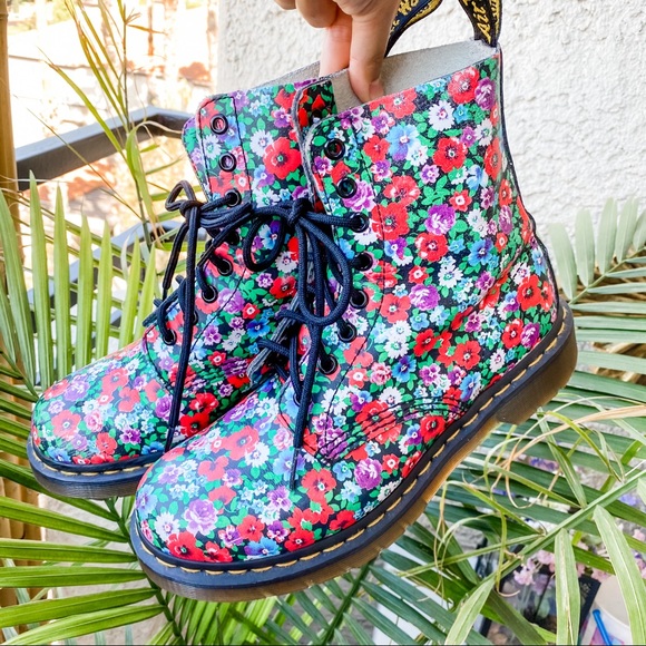 SOLD Limited edition floral doc martens - Picture 2 of 7